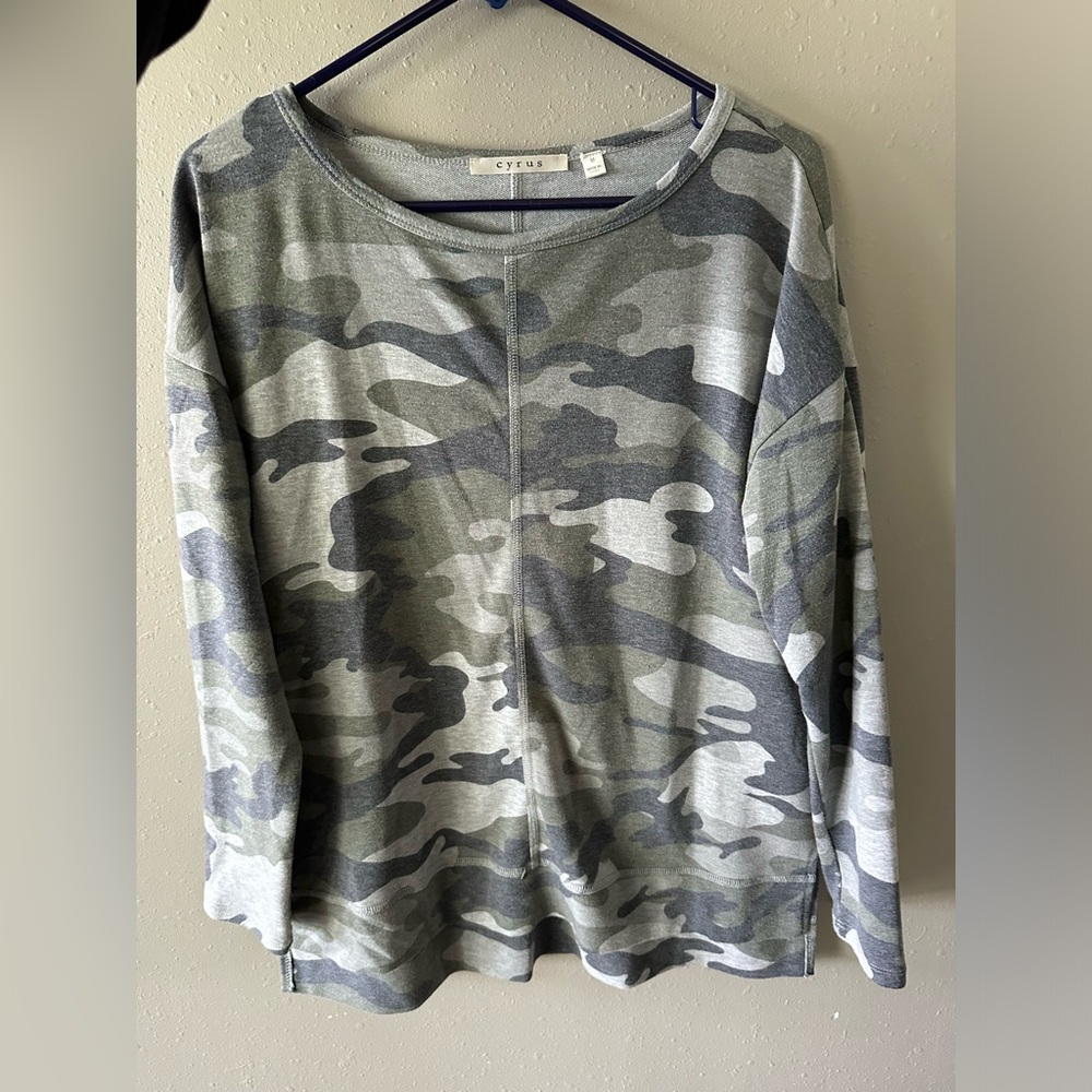 Cyrus Camo Long Sleeve Size Medium Shirt
